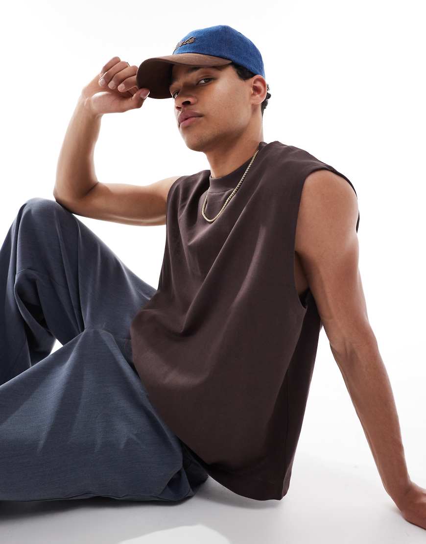 ASOS DESIGN - Schweres Oversize-Tanktop in Dunkelbraun ASOS DESIGN - Schweres Oversize-Tanktop in Dunkelbraun von ASOS DESIGN