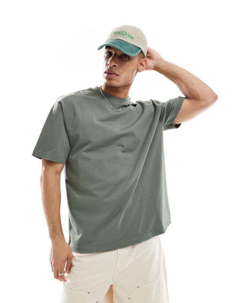 ASOS DESIGN - Schweres Relaxed Fit T-Shirt in Khaki-Grün von ASOS DESIGN