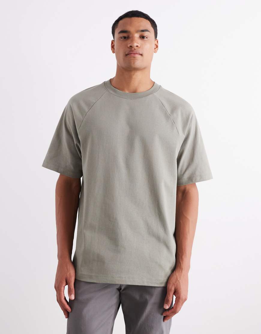 ASOS DESIGN - Schweres Relaxed-Fit-T-Shirt mit Raglanärmeln in Khaki, 240 g/m²-Grün von ASOS DESIGN