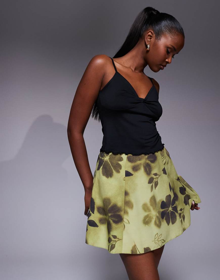 ASOS DESIGN - Schwingender Minirock mit Blumenmuster-Bunt von ASOS DESIGN