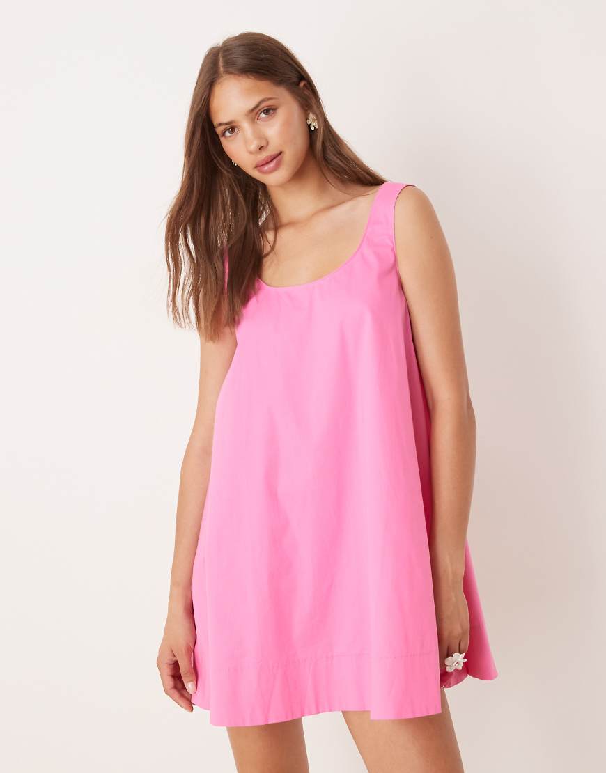 ASOS DESIGN - Schwingendes Minikleid in Rosa mit U-Ausschnitt-Braun von ASOS DESIGN