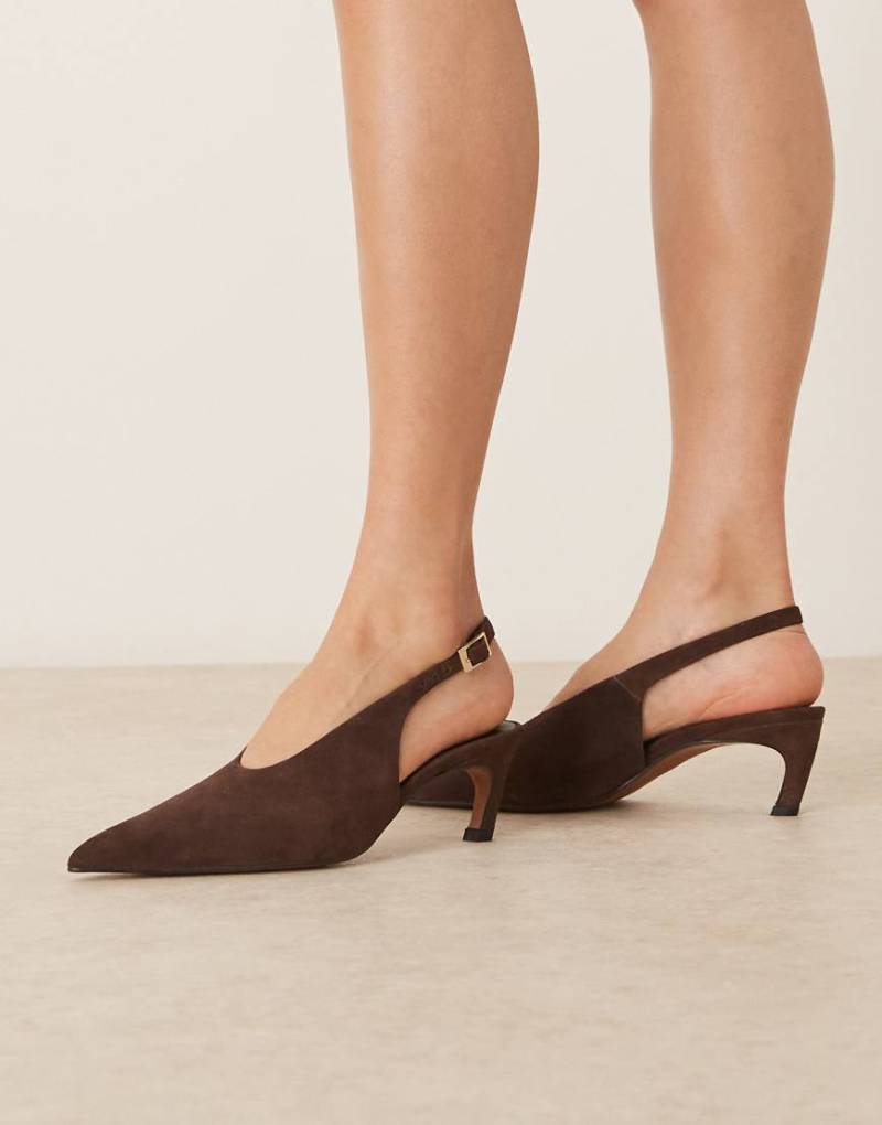 ASOS DESIGN - Sculpt - Hochwertige Slingback-Schuhe aus schokobraunem Wildleder mit mittelhohem Absatz von ASOS DESIGN
