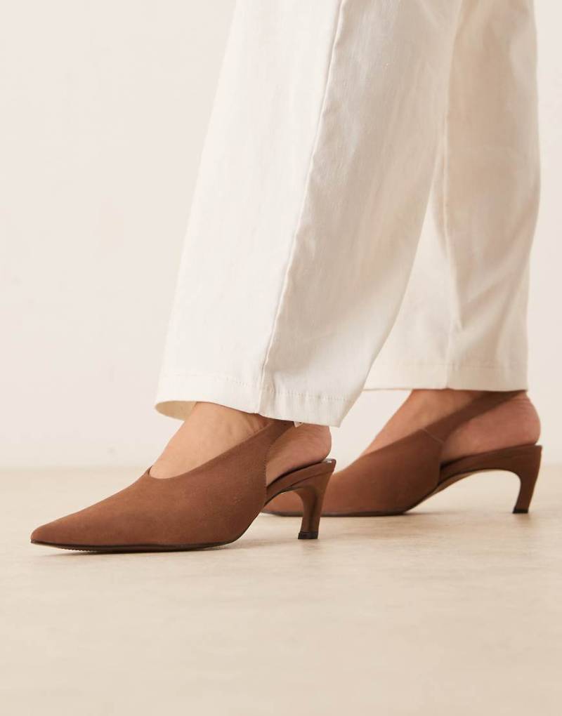 ASOS DESIGN - Sculpt - Hochwertige Slingback-Schuhe aus camelfarbenem Wildleder mit mittelhohem Absatz-Braun von ASOS DESIGN