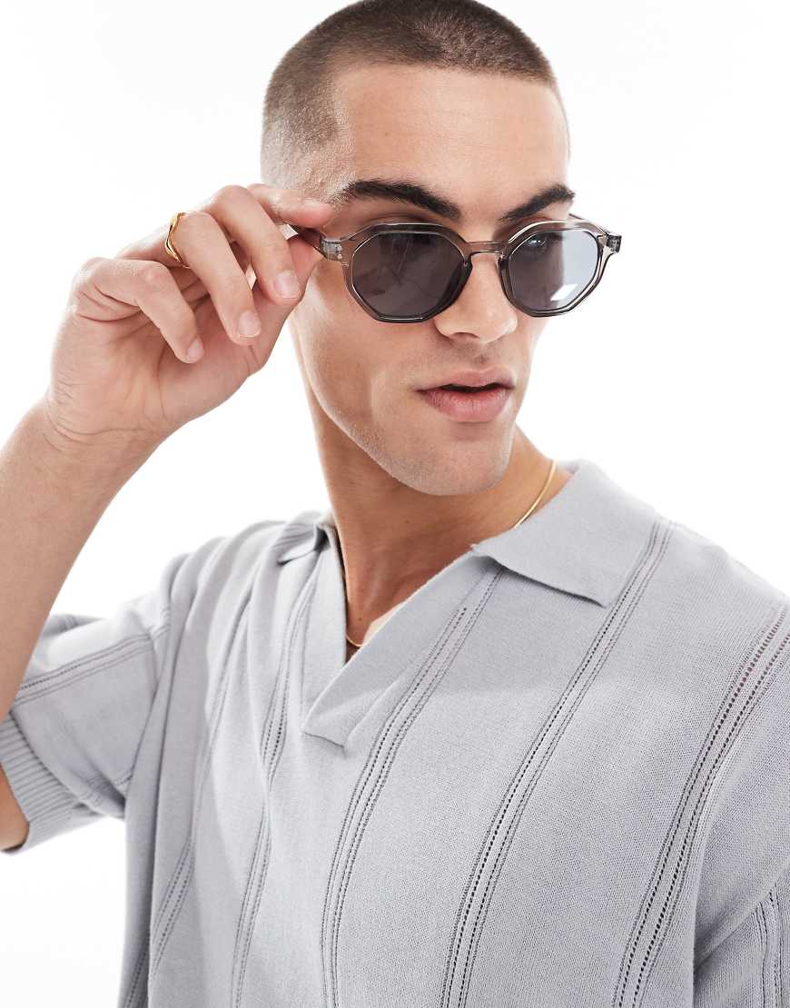 ASOS DESIGN - Sechseckige Sonnenbrille in Grau ASOS DESIGN - Sechseckige Sonnenbrille in Grau von ASOS DESIGN