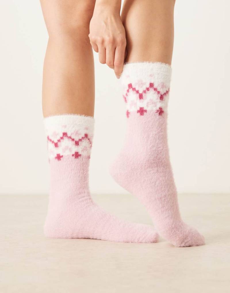 ASOS DESIGN - Sehr flauschige Socken in Rosa-Bunt mit Norwegermuster von ASOS DESIGN