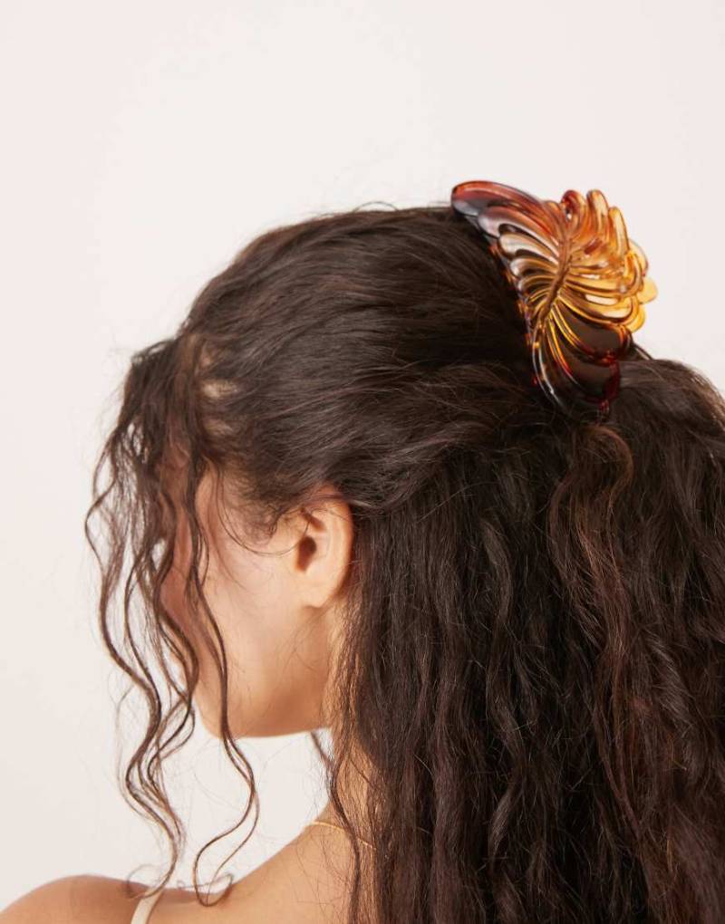 ASOS DESIGN - Sehr große Haarklammer im Blatt-Design in Braun von ASOS DESIGN