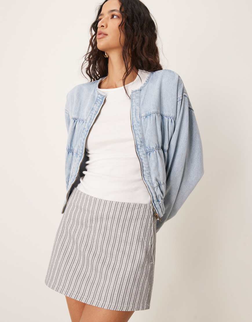 ASOS DESIGN - Sehr kurzer Denimrock in Anthrazit mit Nadelstreifen-Grau von ASOS DESIGN