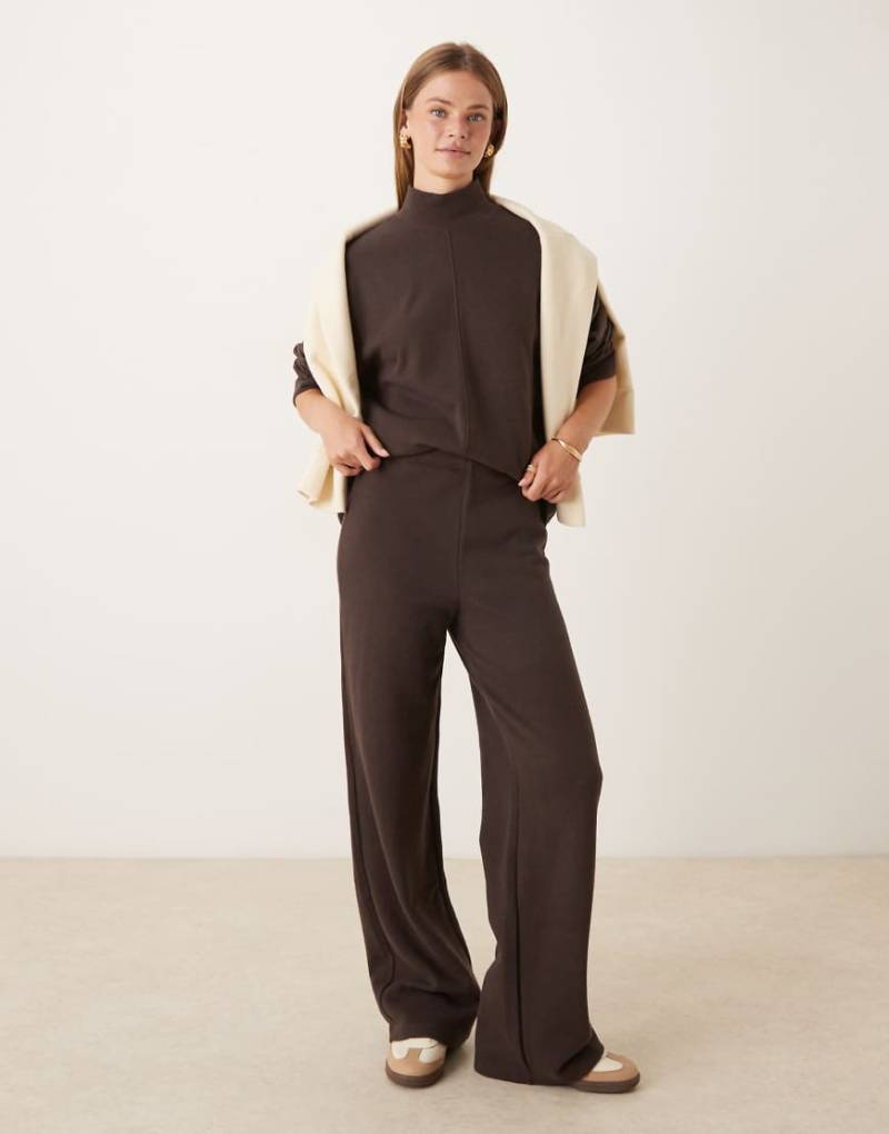 ASOS DESIGN - Sehr weiche Jogginghose in Schokobraun mit weitem Bein, Kombiteil-Brown von ASOS DESIGN