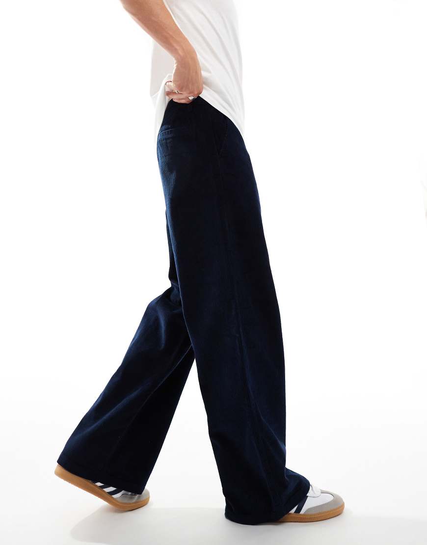 ASOS DESIGN - Sehr weit geschnittene Cordhose in Marineblau von ASOS DESIGN
