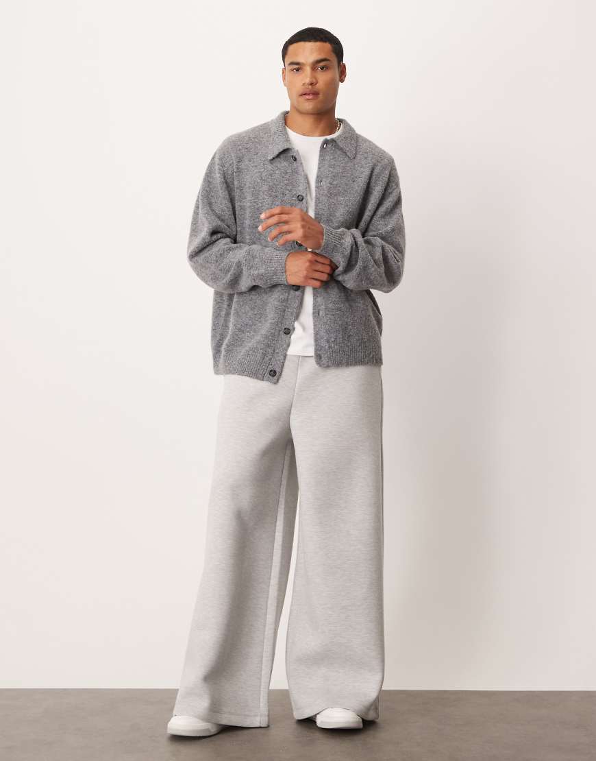 ASOS DESIGN - Jogginghose aus schwerem, neoprenartigem Material in meliertem Grau mit superweitem Bein von ASOS DESIGN