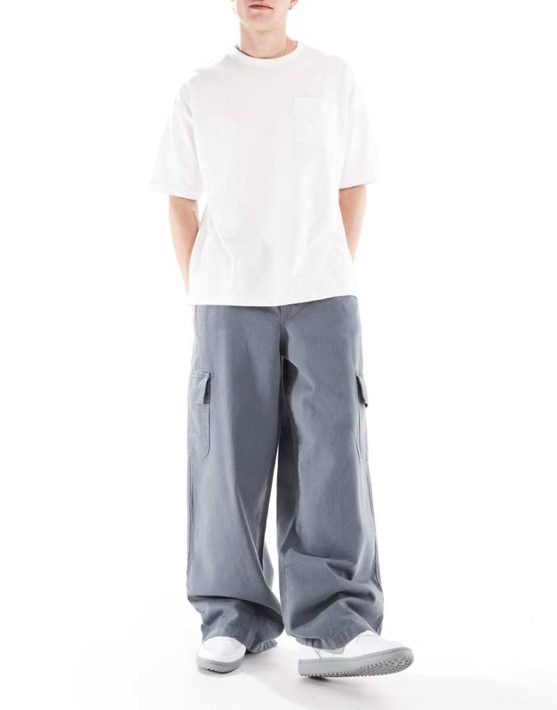 ASOS DESIGN - Sehr weite Cargo-Schlupfhose in Grau von ASOS DESIGN