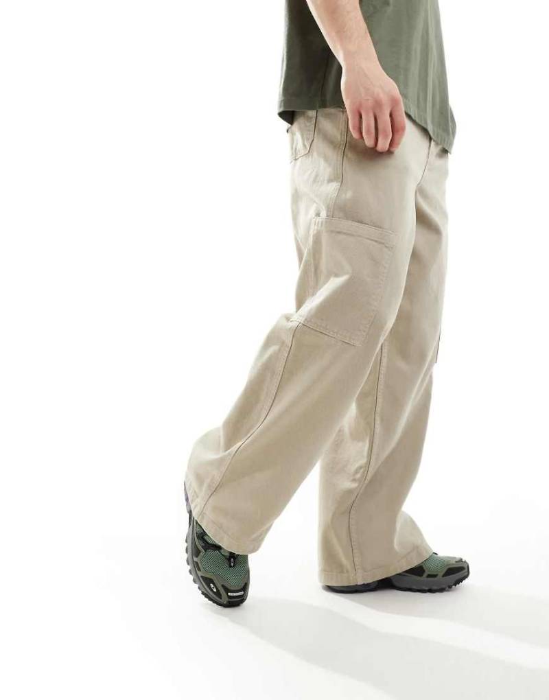 ASOS DESIGN - Sehr weite Cargohose in Beige-Grün von ASOS DESIGN