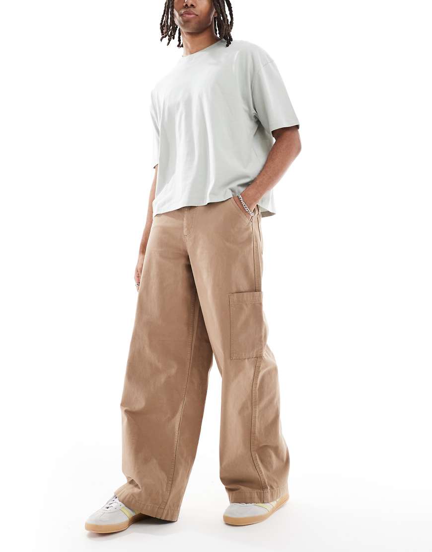 ASOS DESIGN - Sehr weite Cargohose in Braun von ASOS DESIGN