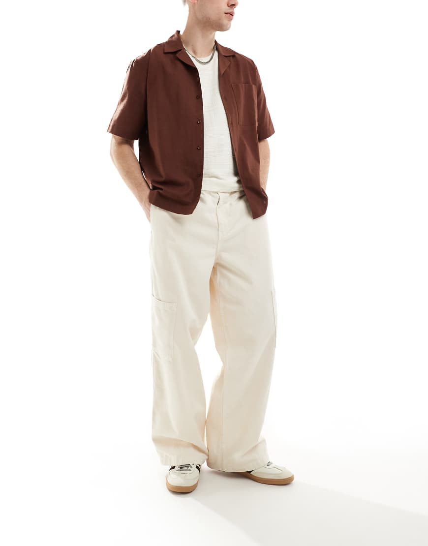 ASOS DESIGN - Sehr weite Cargohose in Ecru-Weiß ASOS DESIGN - Sehr weite Cargohose in Ecru-Weiß von ASOS DESIGN