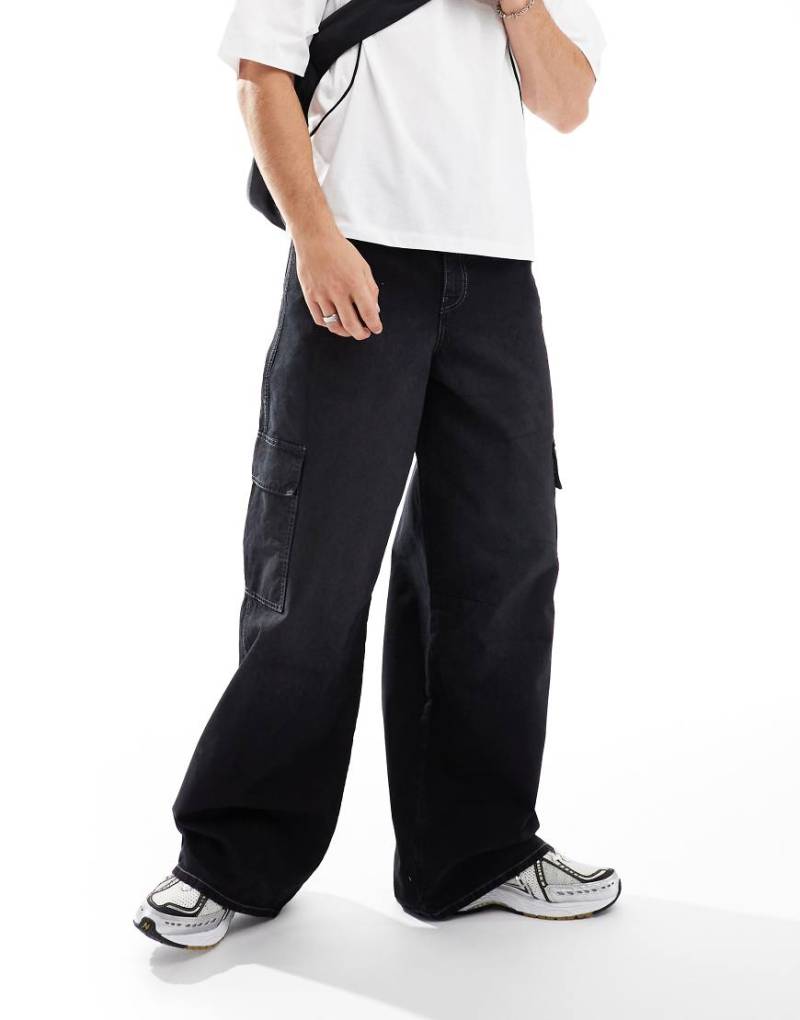 ASOS DESIGN - Sehr weite Cargohose in verwaschenem Schwarz von ASOS DESIGN