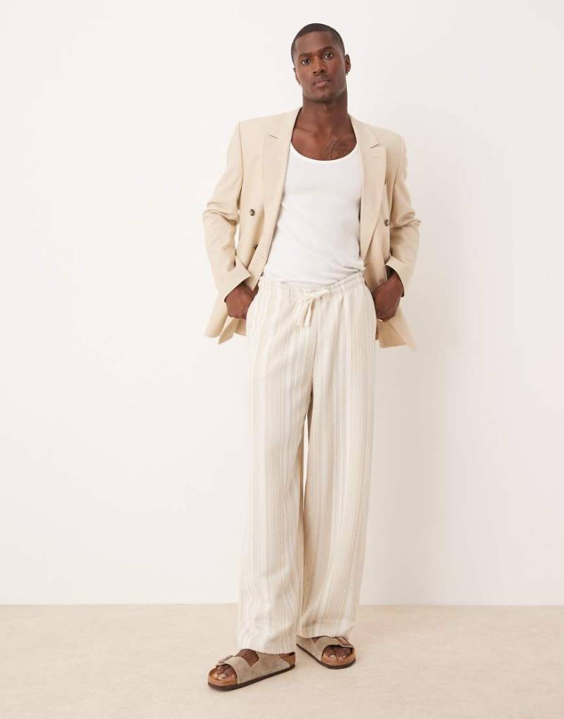 ASOS DESIGN - Superweite Jogginghose in Beige mit Streifen-Neutral von ASOS DESIGN