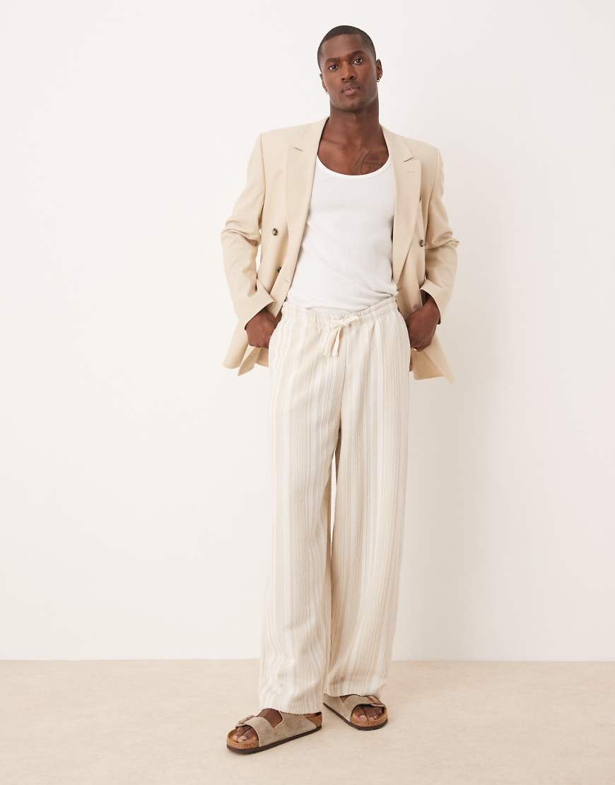 ASOS DESIGN - Superweite Jogginghose in Beige mit Streifen-Neutral von ASOS DESIGN