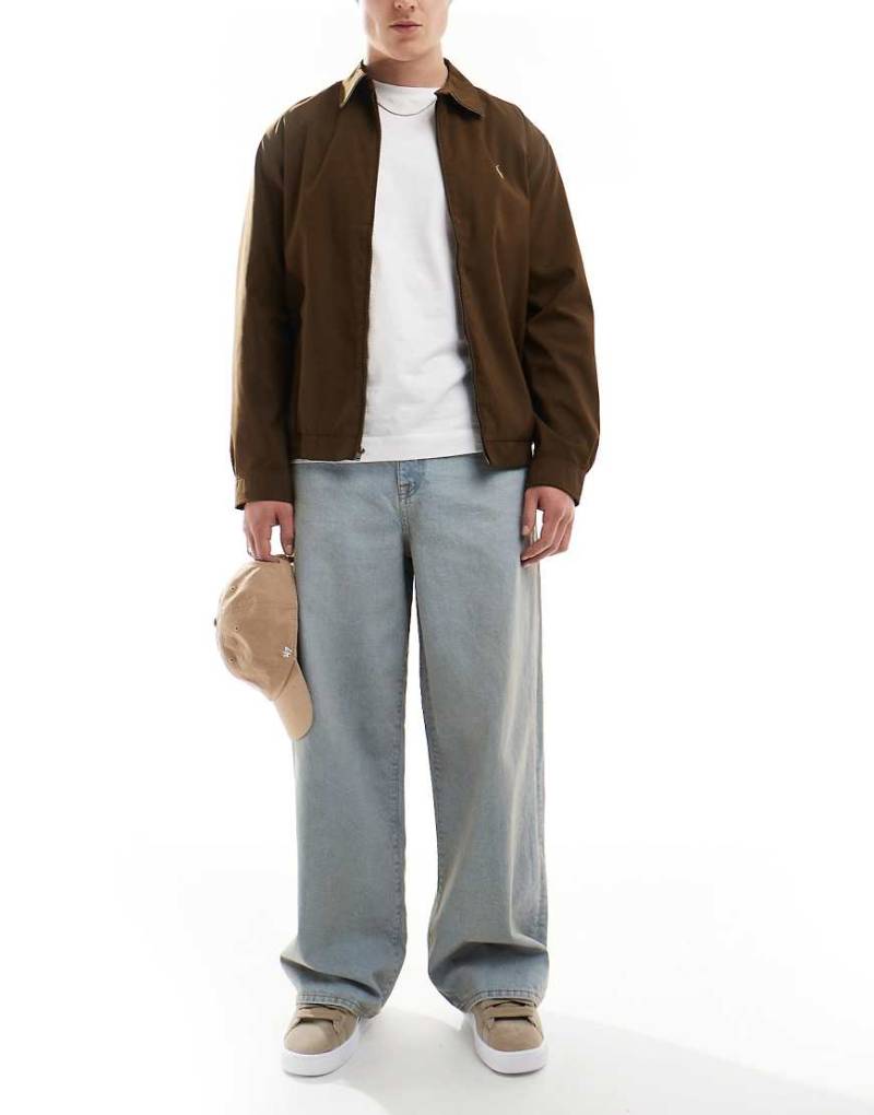 ASOS DESIGN - Sehr weite Jeans in verwaschenem Hellblau mit Farbstich von ASOS DESIGN