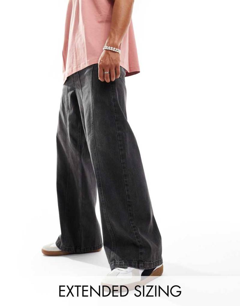 ASOS DESIGN - Sehr weite Jeans in verwaschenem Schwarz mit Einsätzen von ASOS DESIGN