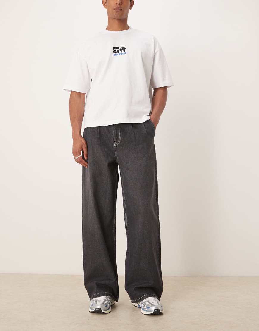 ASOS DESIGN - Sehr weite Jeans mit Faltendetails und Waschung in Schwarz ASOS DESIGN - Sehr weite Jeans mit Faltendetails und Waschung in Schwarz von ASOS DESIGN