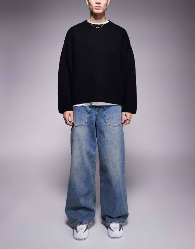 ASOS DESIGN - Sehr weite Jeans mit Waschung in Hellblau und umgekehrtem Design von ASOS DESIGN