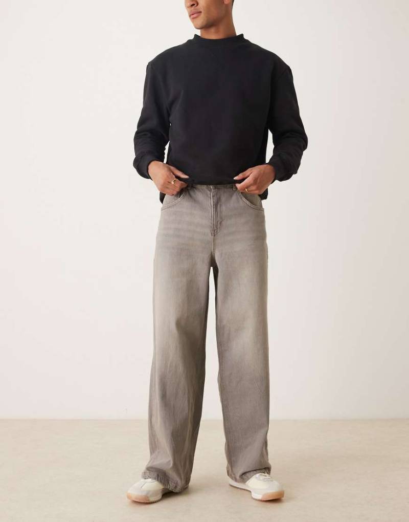 ASOS DESIGN - Sehr weite Jeans mit braunem Farbstich-Brown von ASOS DESIGN