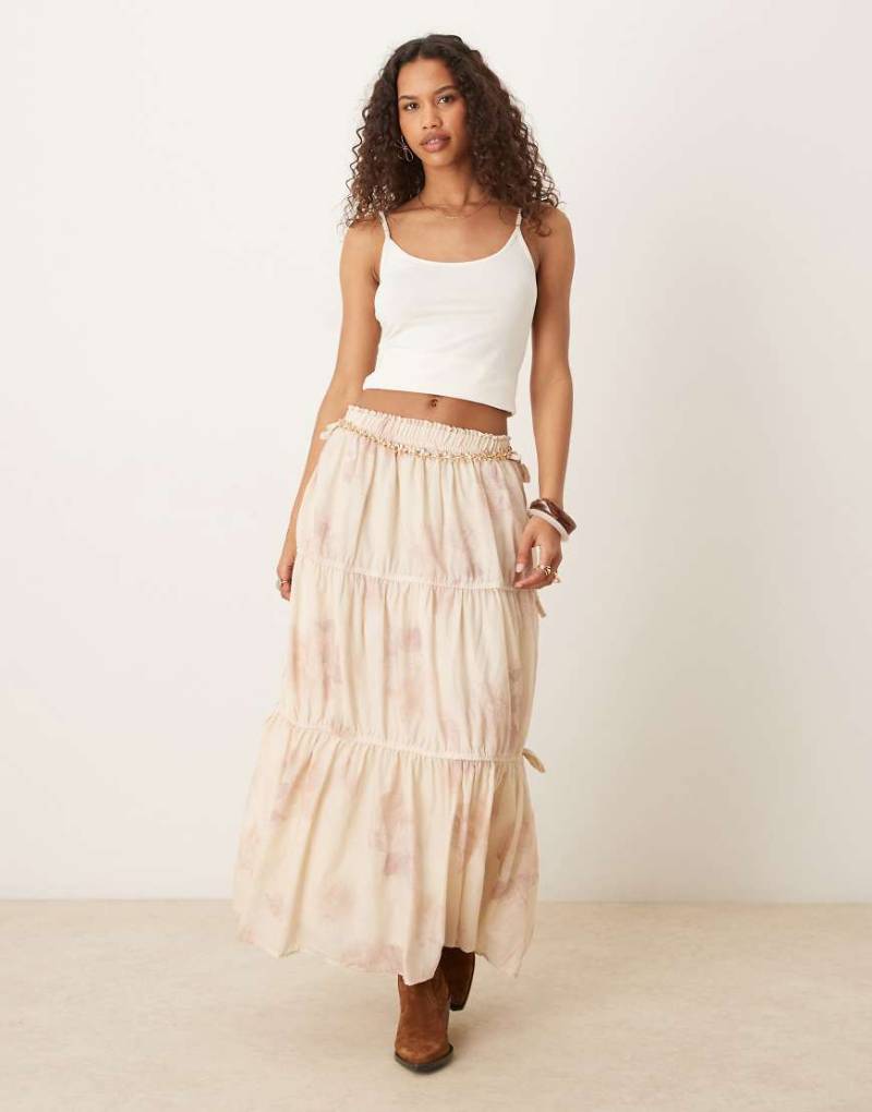 ASOS DESIGN - Seitlich gebundener, gestufter Boho-Maxirock mit Blumenprint-Bunt ASOS DESIGN - Seitlich gebundener, gestufter Boho-Maxirock mit Blumenprint-Bunt von ASOS DESIGN