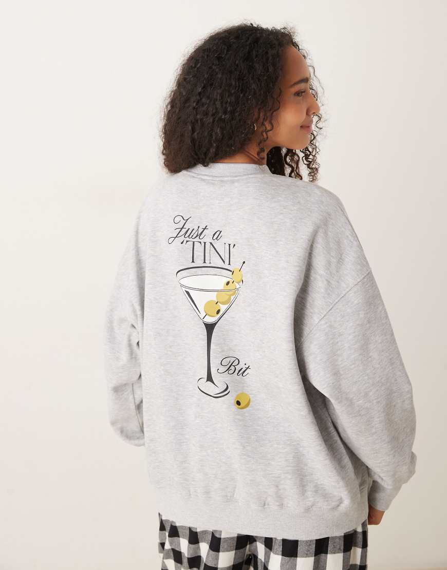 ASOS DESIGN - Set aus Hose mit weitem Bein und Sweatshirt mit Martini-Print-Grau von ASOS DESIGN