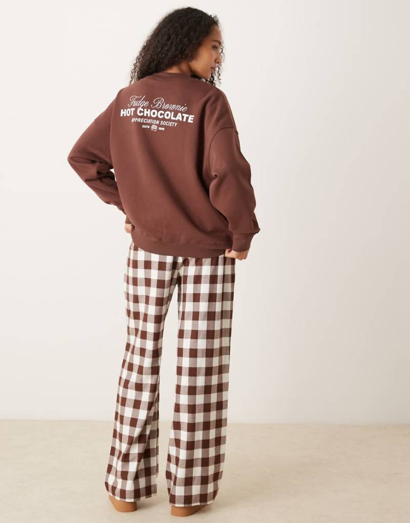 ASOS DESIGN - Set aus Hose und Pullover mit weitem Bein und „Hot Chocolate"-Print-Brown von ASOS DESIGN