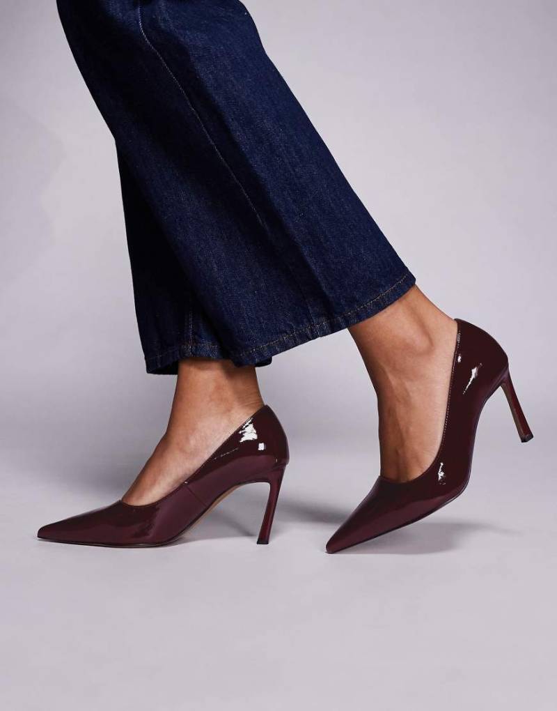 ASOS DESIGN - Shore - Pumps in Dunkelrot mit mittelhohem Absatz von ASOS DESIGN