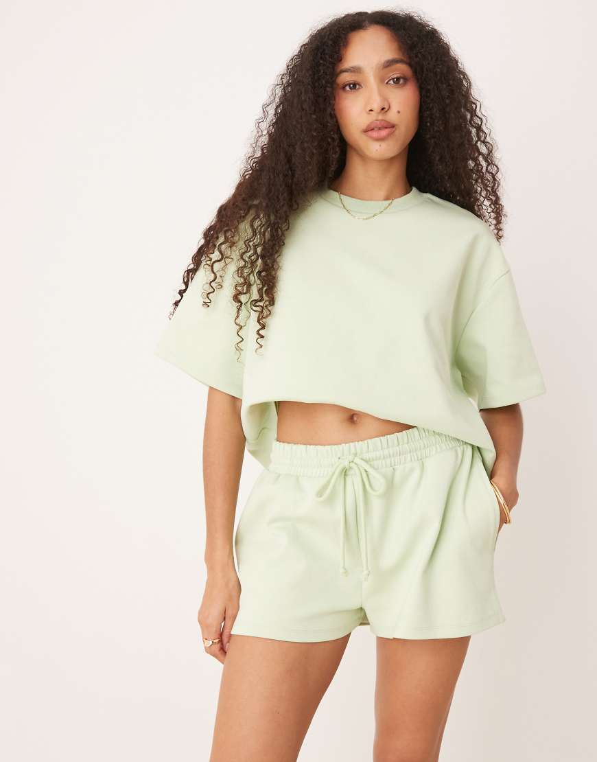 ASOS DESIGN - Shorts aus Interlock-Stoff in Pastellgrün, Kombiteil ASOS DESIGN - Shorts aus Interlock-Stoff in Pastellgrün, Kombiteil von ASOS DESIGN
