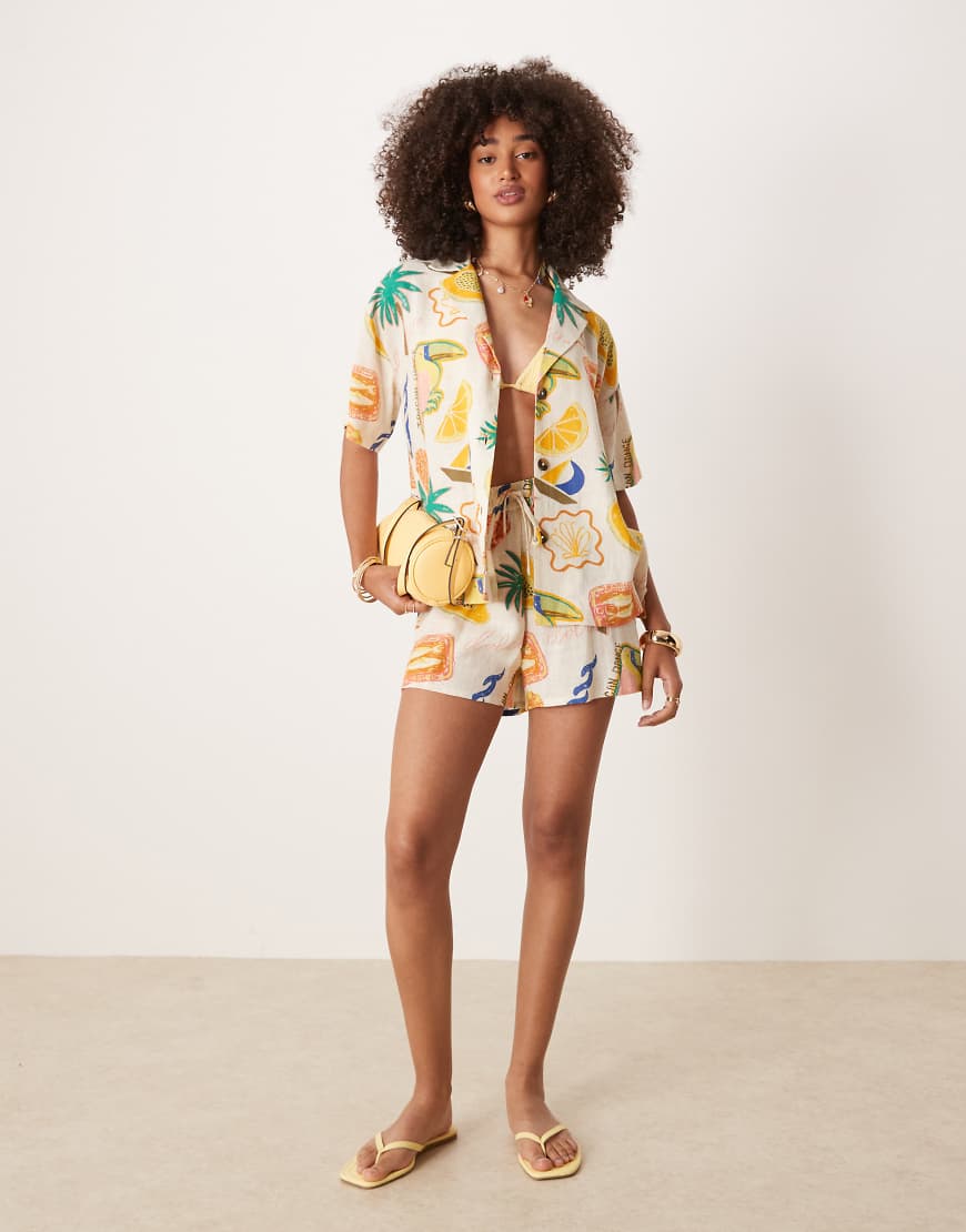 ASOS DESIGN - Shorts aus Leinenmix mit tropischem Print, Kombiteil-Bunt von ASOS DESIGN