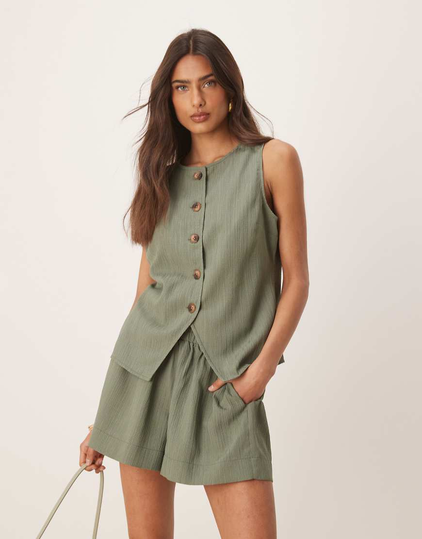 ASOS DESIGN - Shorts aus Musselinstoff in Olivgrün mit elastischem Bund, Kombiteil ASOS DESIGN - Shorts aus Musselinstoff in Olivgrün mit elastischem Bund, Kombiteil von ASOS DESIGN
