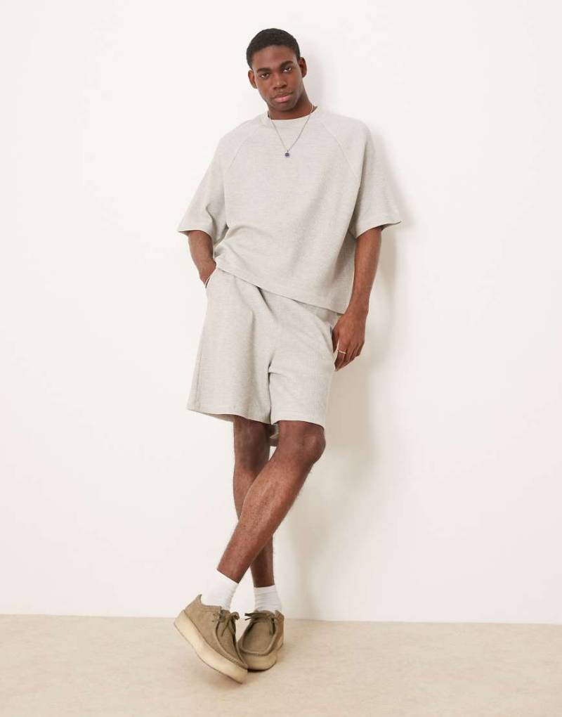 ASOS DESIGN - Shorts in Beige mit Waffelstruktur-Neutral von ASOS DESIGN