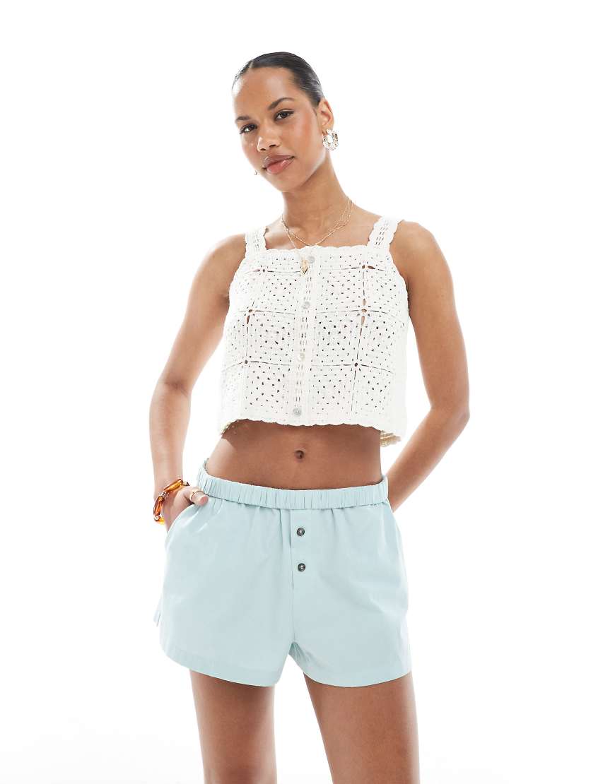 ASOS DESIGN - Shorts in Blau mit umgeschlagenem Bund ASOS DESIGN - Shorts in Blau mit umgeschlagenem Bund von ASOS DESIGN