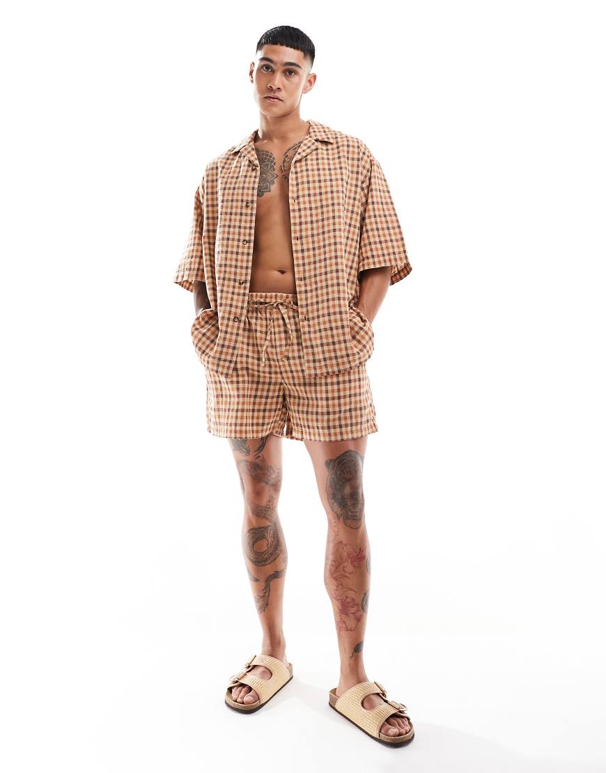 ASOS DESIGN - Shorts in Braun mit Vichy-Karos, Kombiteil ASOS DESIGN - Shorts in Braun mit Vichy-Karos, Kombiteil von ASOS DESIGN