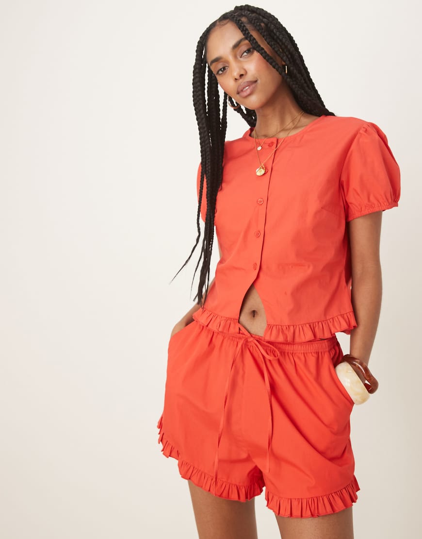 ASOS DESIGN - Shorts in Rot mit Rüschendetail, Kombiteil ASOS DESIGN - Shorts in Rot mit Rüschendetail, Kombiteil von ASOS DESIGN