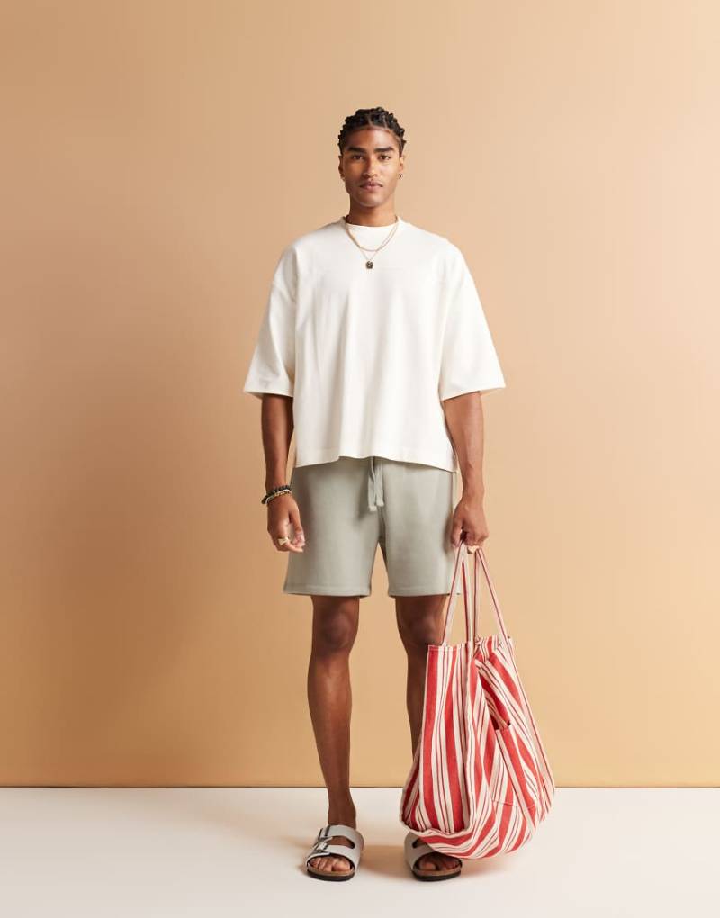 ASOS DESIGN - Shorts in Salbeigrün mit kürzerem Schnitt-Grau von ASOS DESIGN