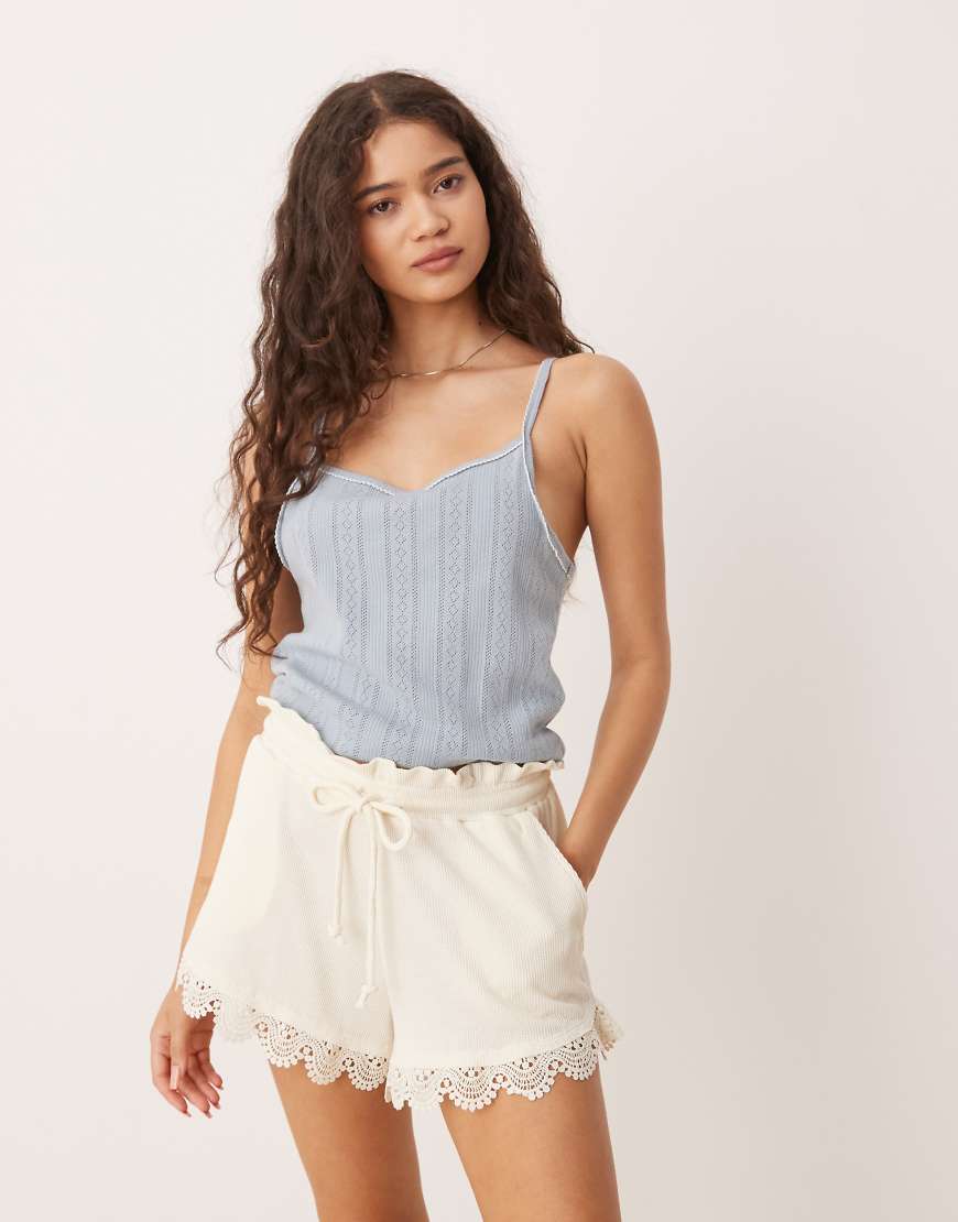 ASOS DESIGN - Shorts mit Waffelstruktur und Spitzensaum-Weiß ASOS DESIGN - Shorts mit Waffelstruktur und Spitzensaum-Weiß von ASOS DESIGN