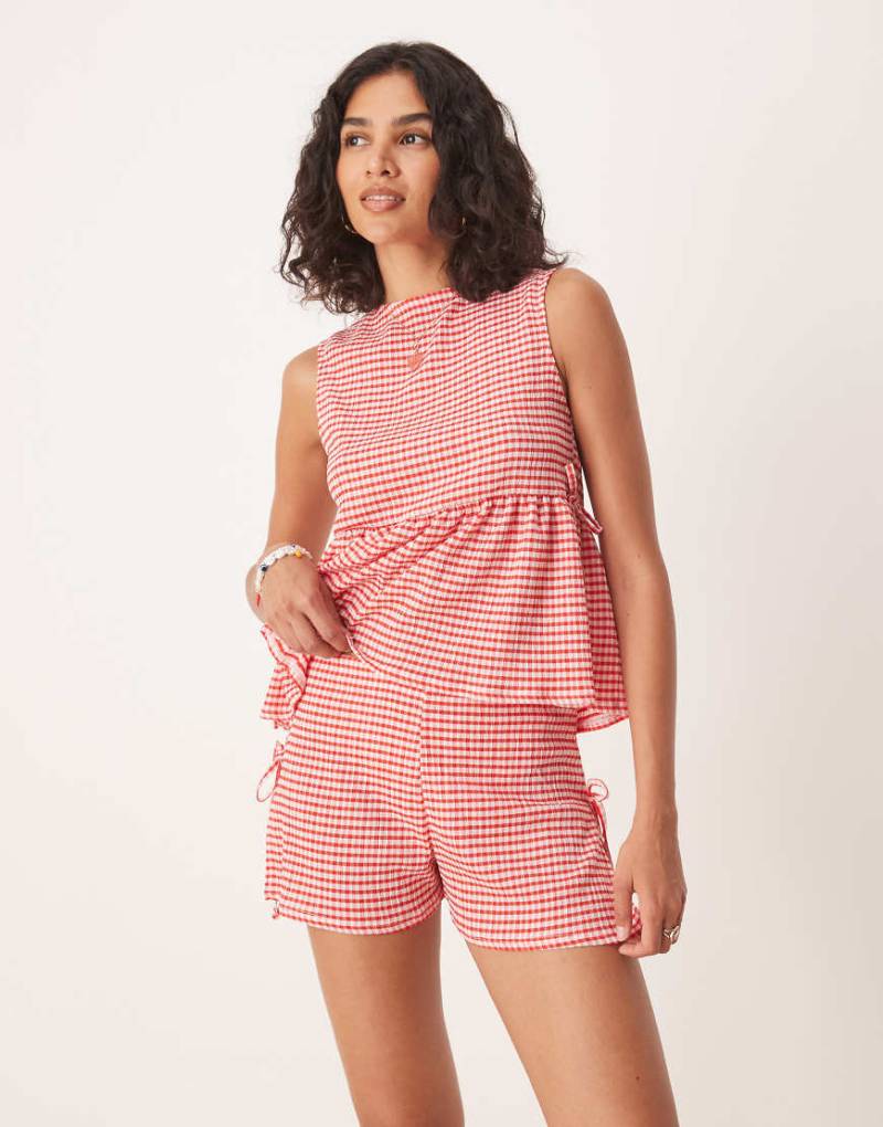 ASOS DESIGN - Shorts mit rot-weißem Vichy-Karos und Bindedetail, Kombiteil von ASOS DESIGN