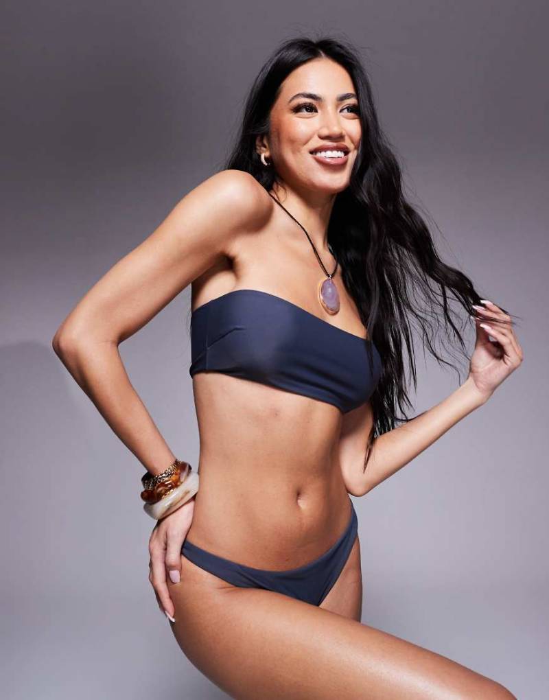 ASOS DESIGN - Sierra - Bandeau-Bikinioberteil in Schiefergrau von ASOS DESIGN