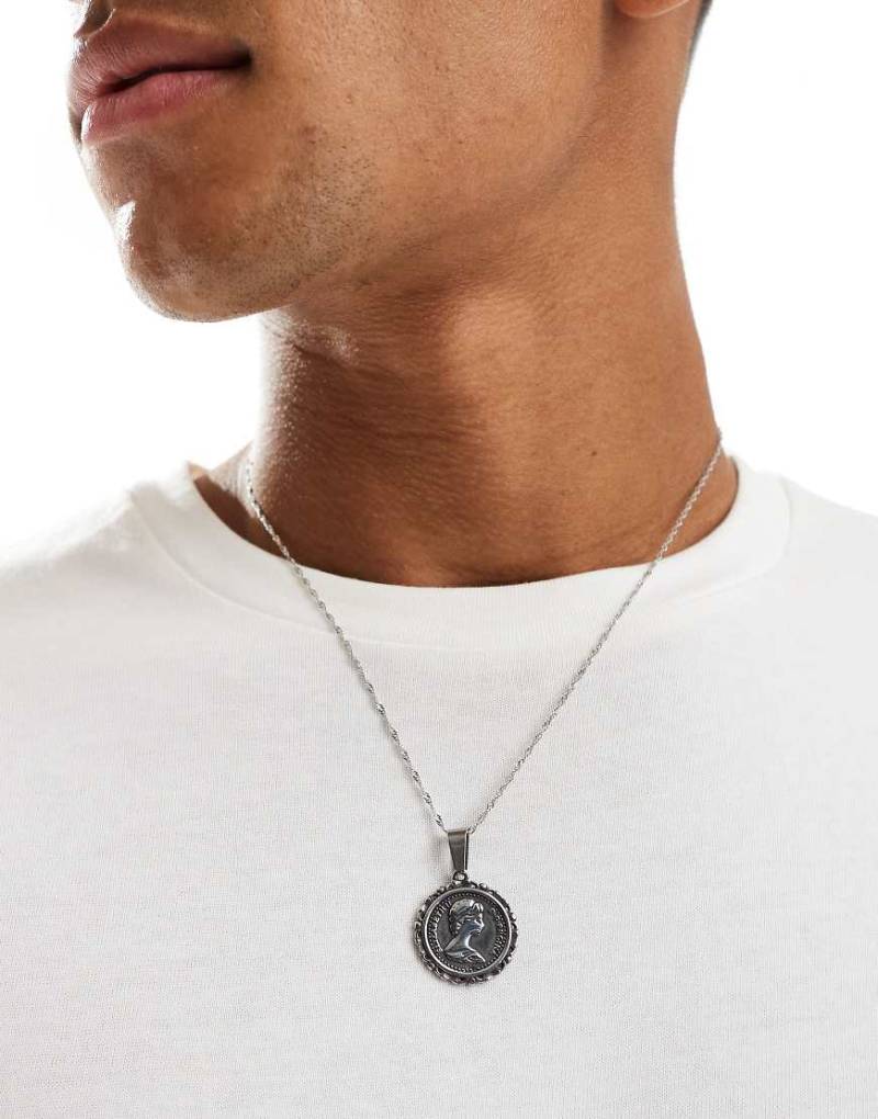 ASOS DESIGN - Silberfarbene Halskette aus wasserfestem Edelstahl mit rundem Souverän-Anhänger von ASOS DESIGN