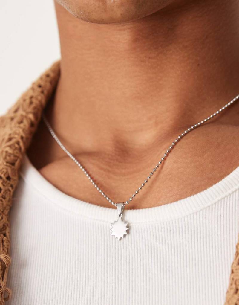 ASOS DESIGN - Silberfarbene Kugel-Halskette aus wasserfestem Edelstahl mit Sonnenanhänger von ASOS DESIGN