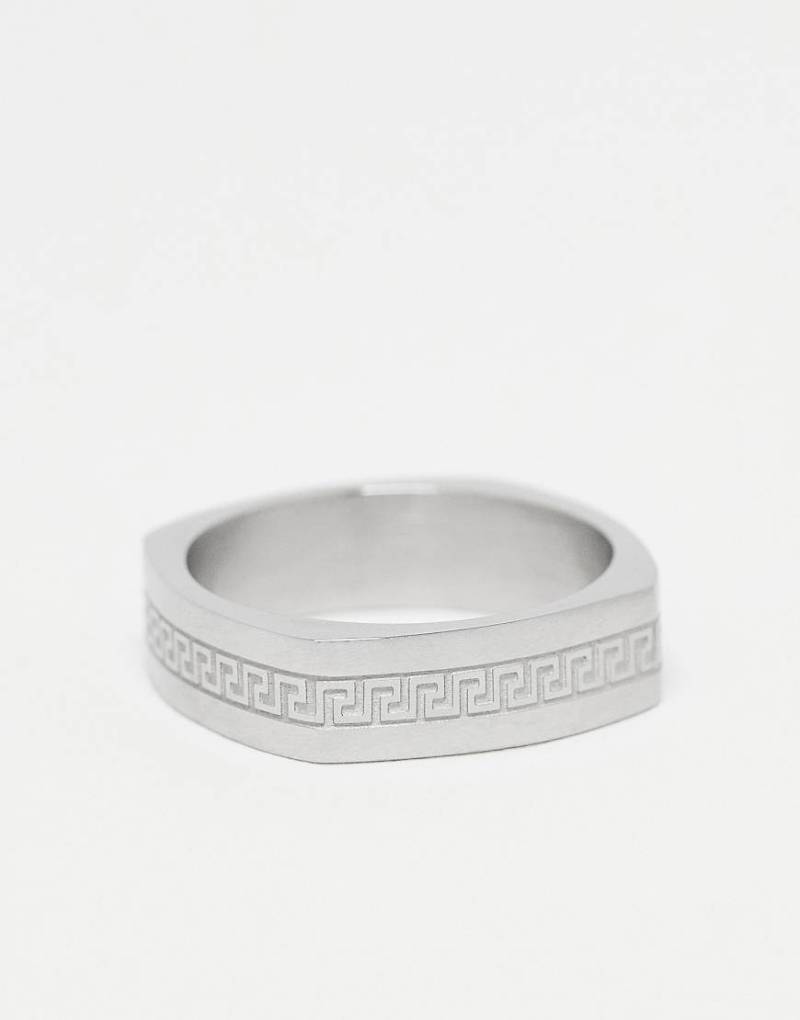 ASOS DESIGN - Eckiger Ring aus wasserfestem Edelstahl in Silberoptik mit griechischer Wellenprägung von ASOS DESIGN