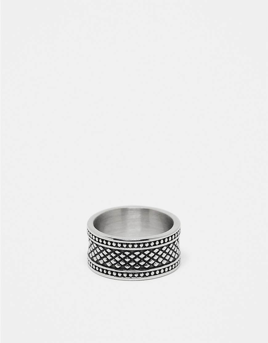 ASOS DESIGN - Silberfarbener Bandring aus wasserfestem Edelstahl mit gepunktetem Strukturmuster von ASOS DESIGN