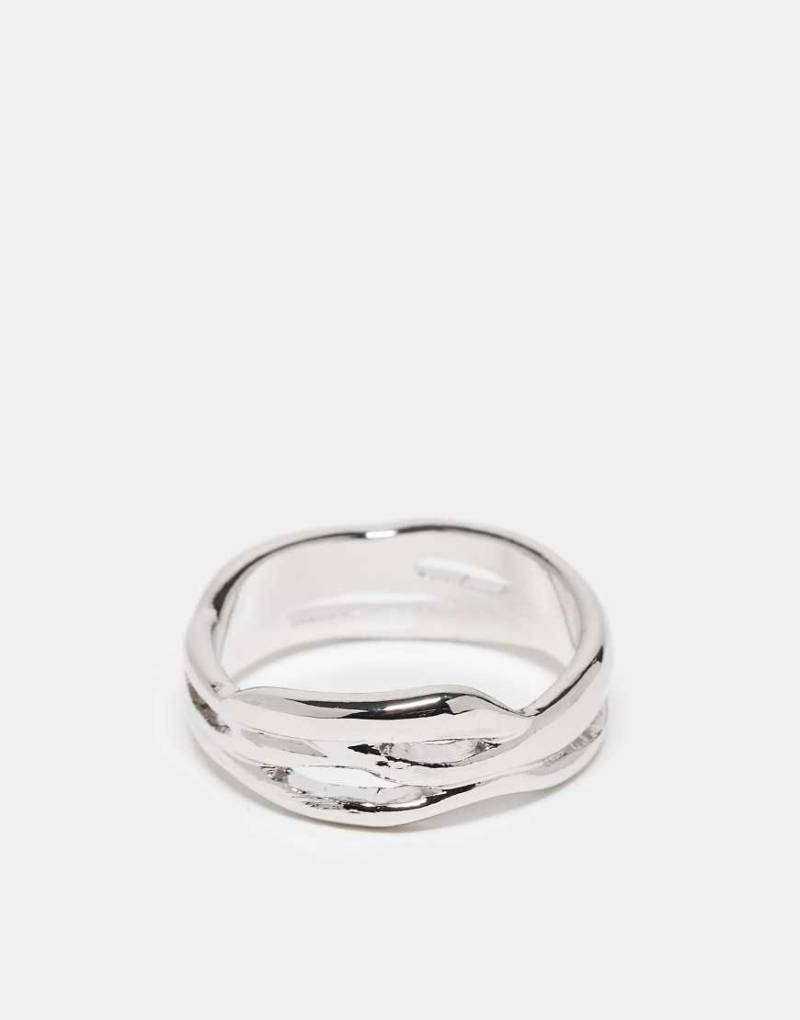 ASOS DESIGN - Silberfarbener Bandring mit verdrehtem Design von ASOS DESIGN