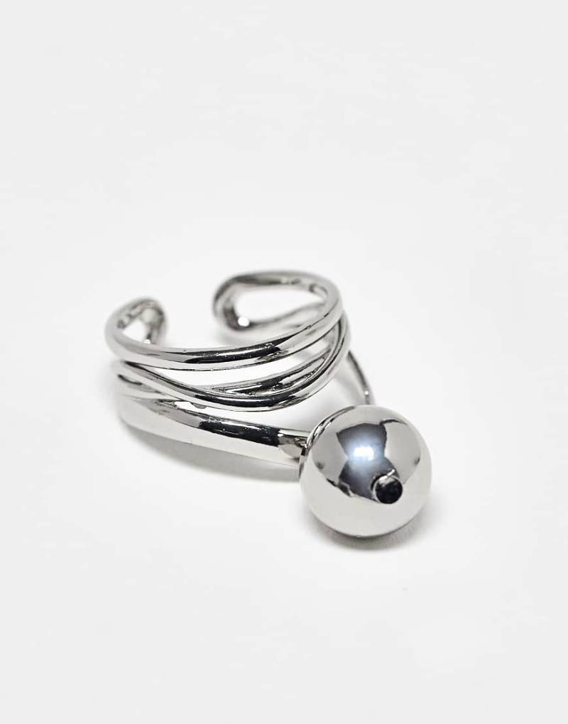 ASOS DESIGN - Silberfarbener Ring im Bänder-Design mit Kugelanhänger von ASOS DESIGN