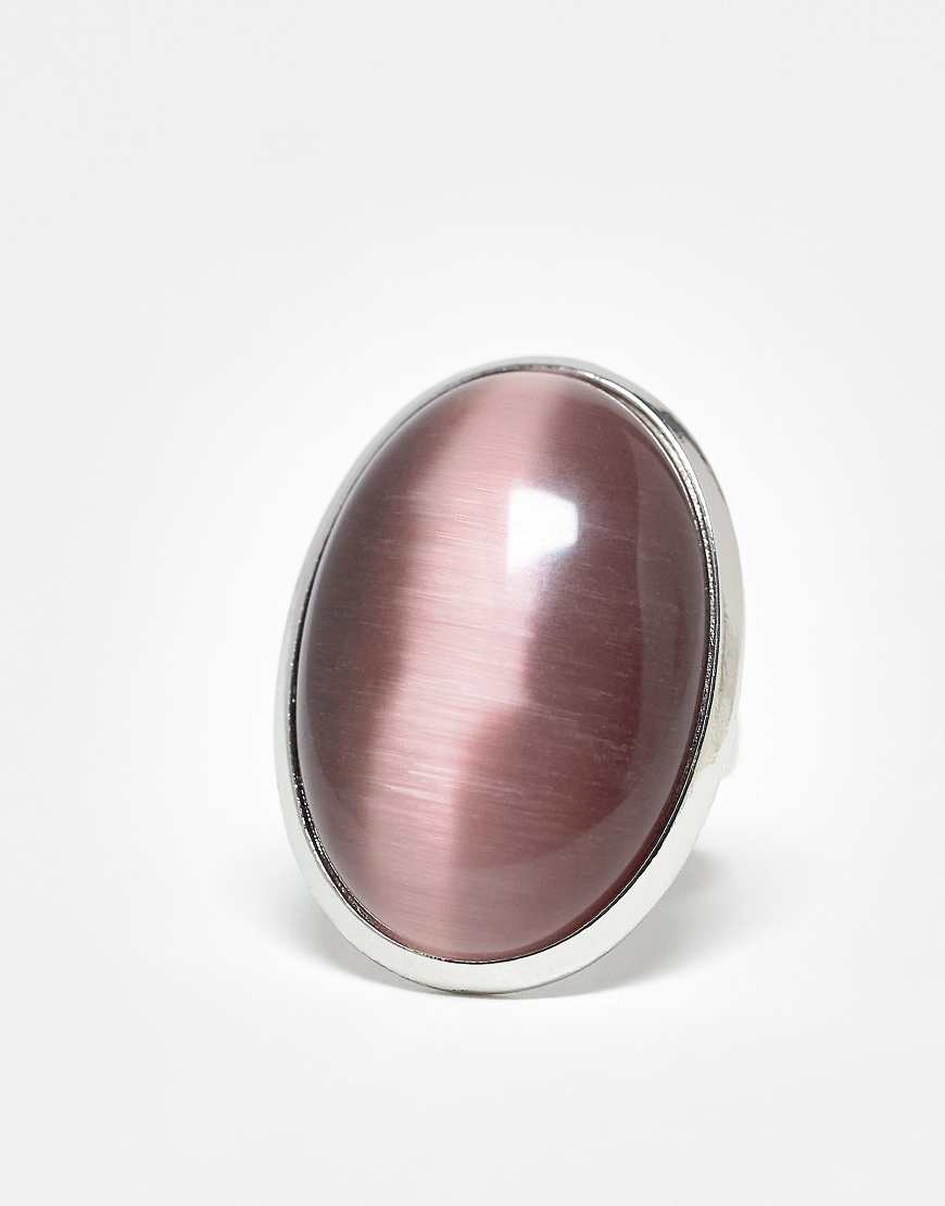 ASOS DESIGN - Silberfarbener Ring mit eingefasstem Schmuckstein in Malve mit Katzenaugen-Effekt-Goldfarben ASOS DESIGN - Silberfarbener Ring mit eingefasstem Schmuckstein in Malve mit Katzenaugen-Effekt-Goldfarben von ASOS DESIGN
