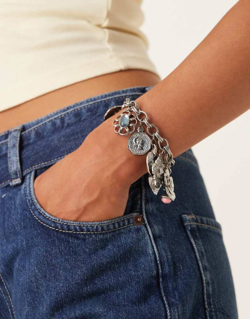 ASOS DESIGN - Silberfarbenes Ketten-Armband mit gemischten Anhängern von ASOS DESIGN