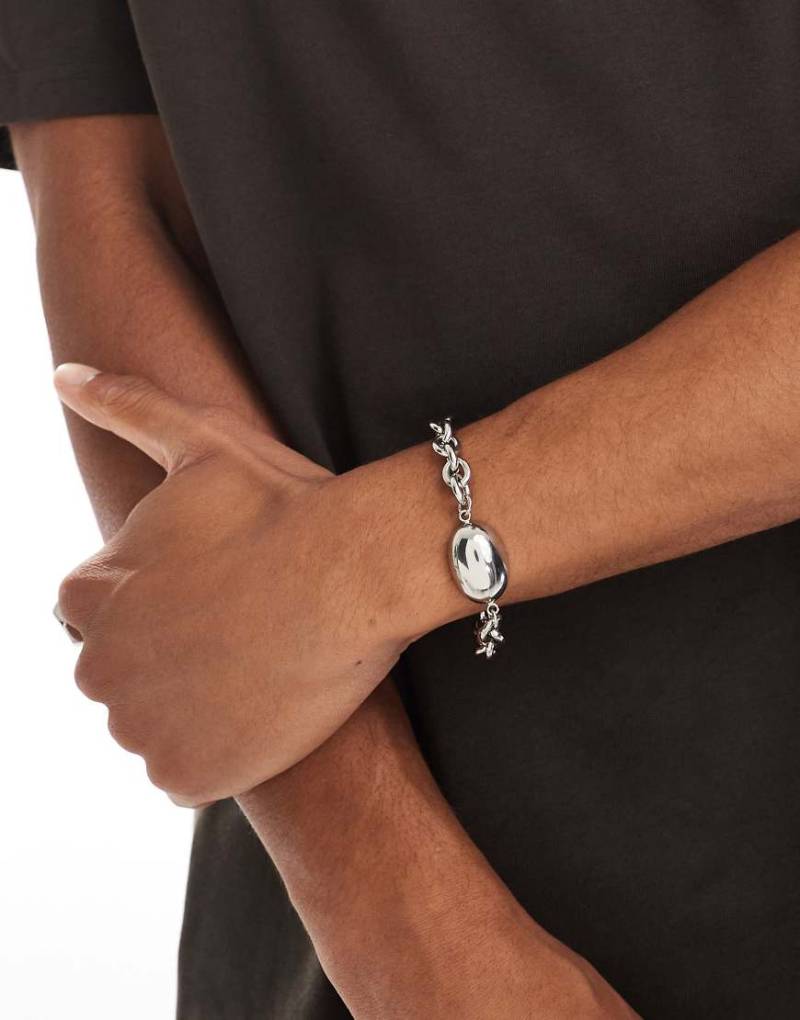 ASOS DESIGN - Silberfarbenes Festival-Armband aus wasserfestem Edelstahl mit großem, ovalem Anhänger von ASOS DESIGN